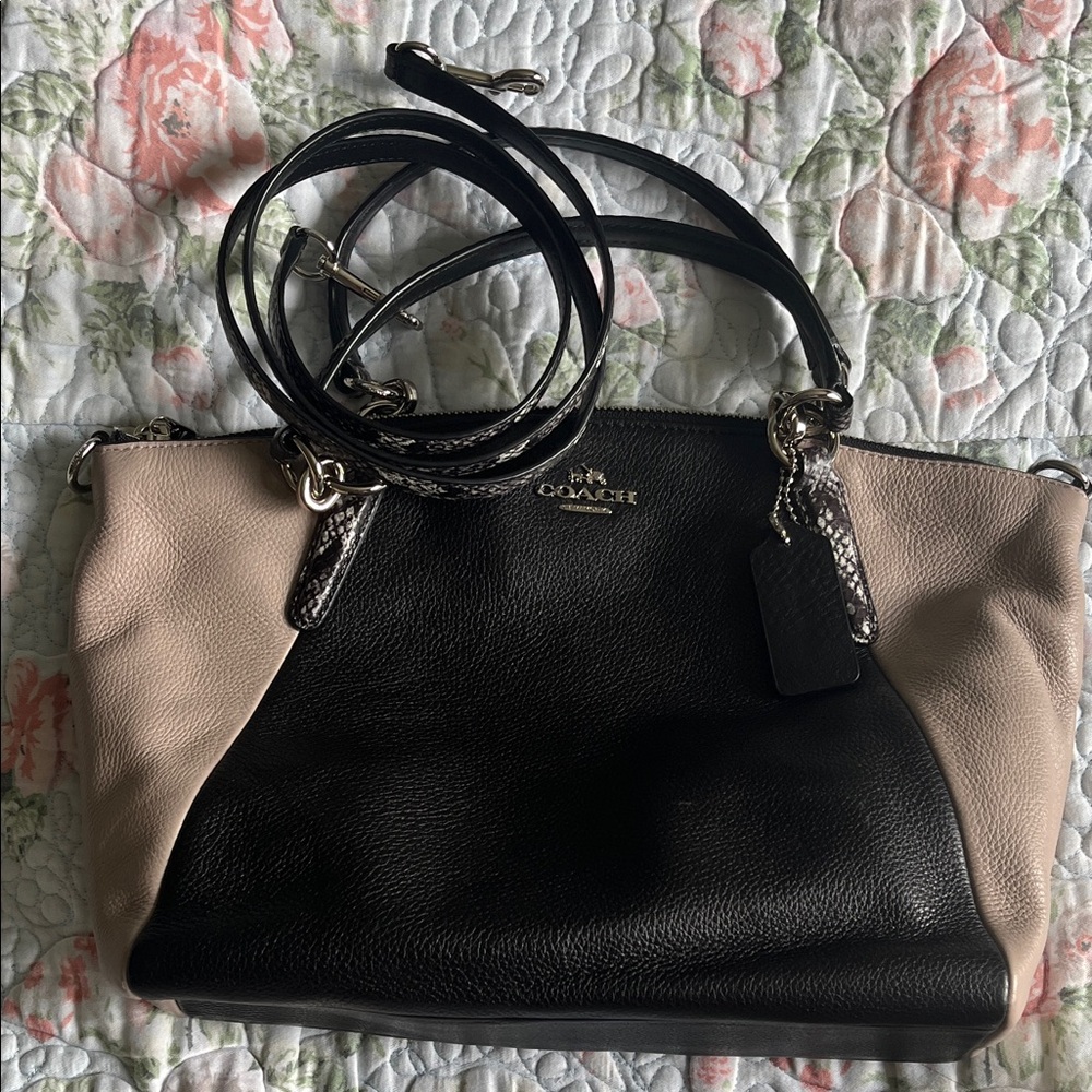 Coach Black and Cream Shoulder Bag “Kelsey 2way”
